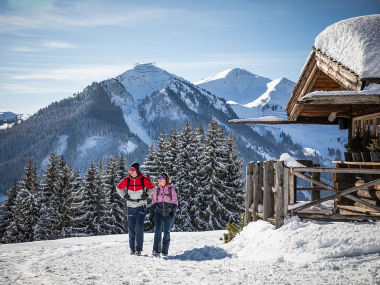 Schneeschuh wnaderer in Saalbach Hinterglemm