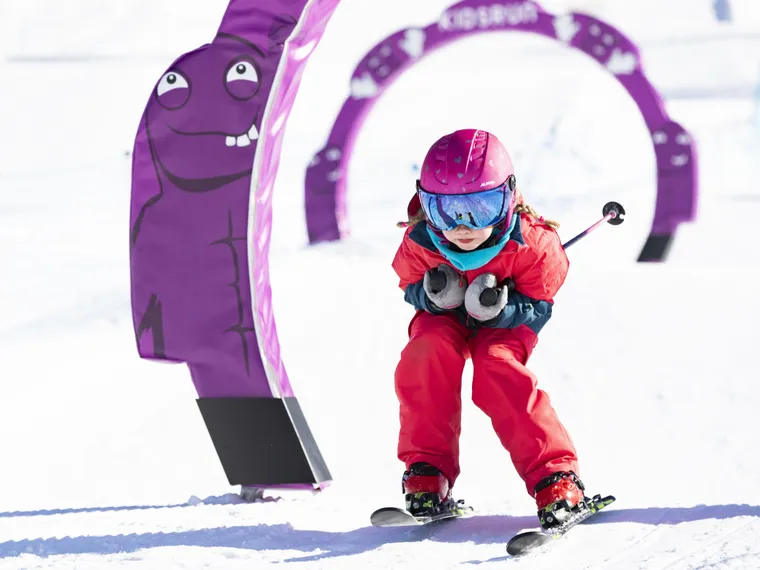 Kind beim Skifahren in Saalbach Hinterglemm 