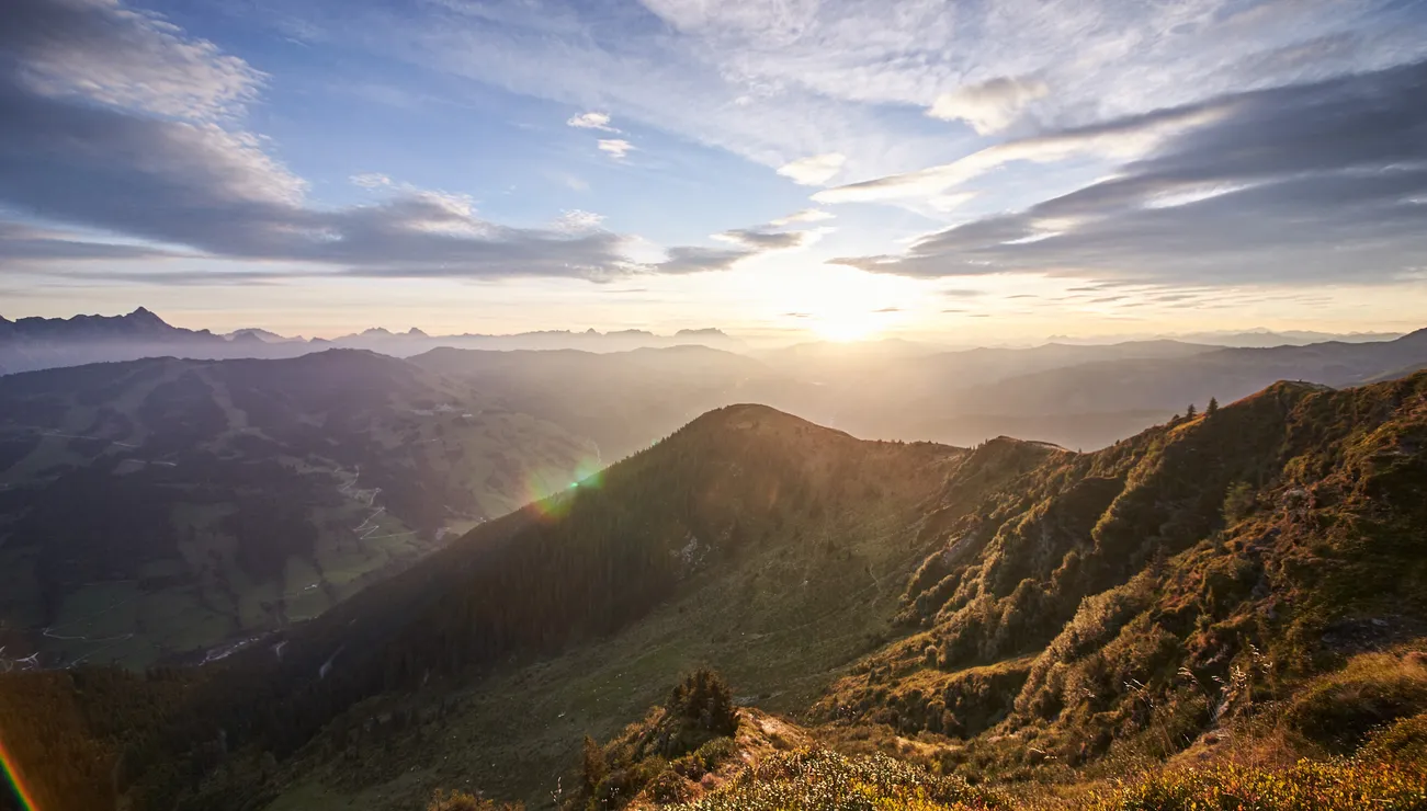 Blick vom Berg ins Tal in Saalbach
