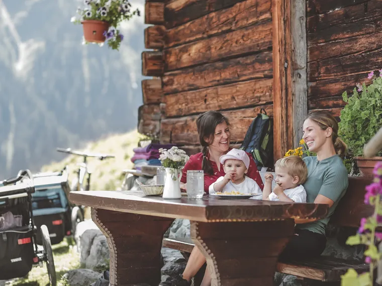 Familie auf der Alm