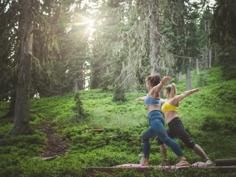 Yoga im Wald in Saalbach