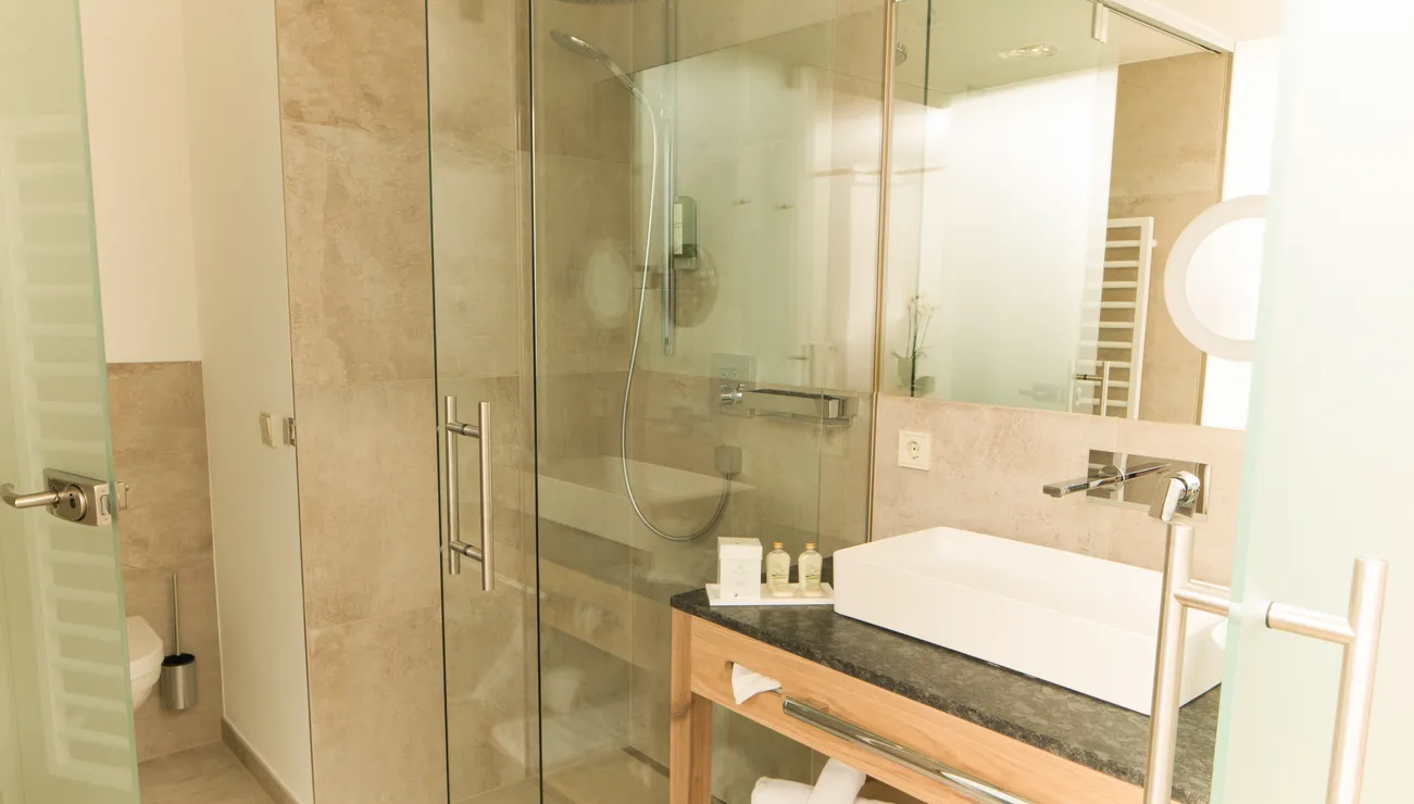 Waschbecken im Doppelzimmer Superior im Hotel das Neuhaus