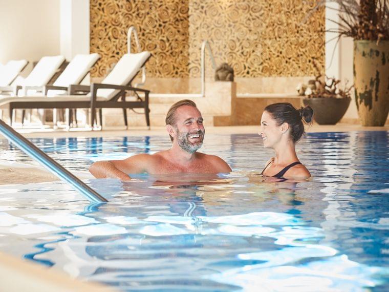 Entspannung im Wellnessurlaub im Panorama Hallenbad