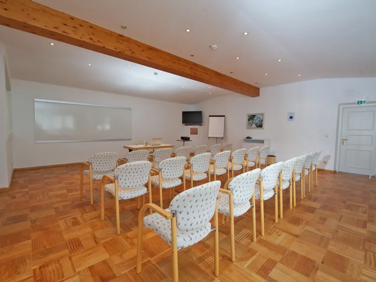 Verschiedene Bestuhlungsvarianten im Seminarraum