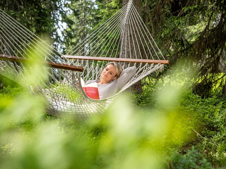 Hängematte im Wald in Saalbach 