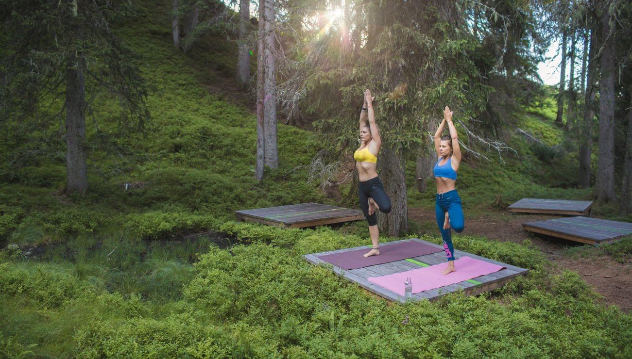 Yoga im Wald in Saalbach Hinterglemm