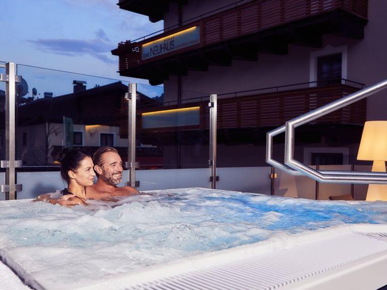 Salzwasser Whirlpool im Wellnessbereich