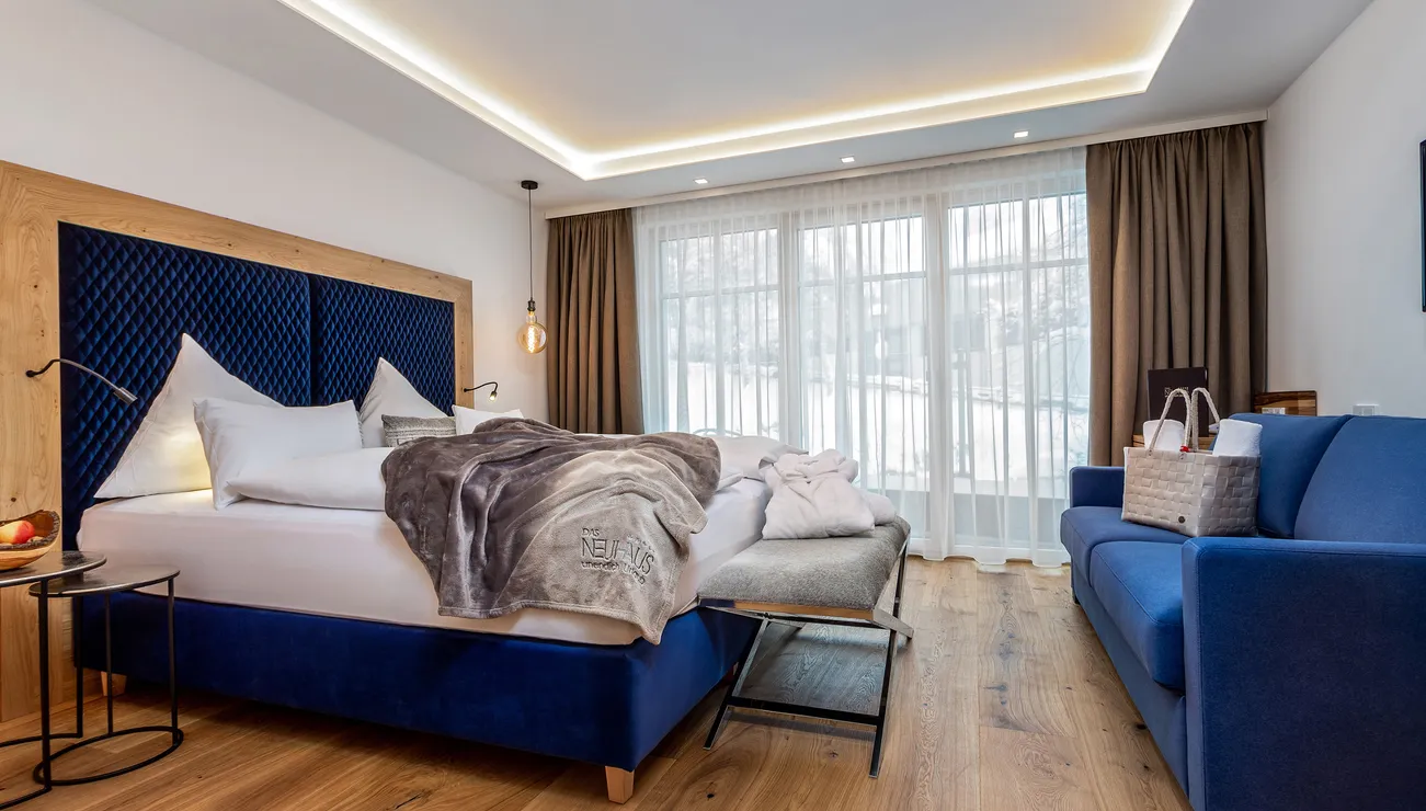 Schlafbereich in der Juniorsuite Wildbach im Hotel das Neuhaus 