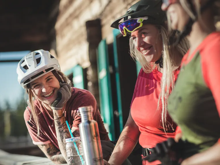 Frauen am lachen 