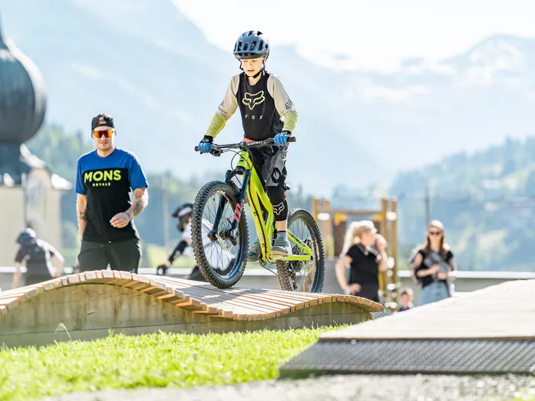 Kinder beim Radfahren