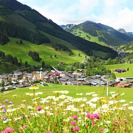 Blick nach Saalbach im Sommer