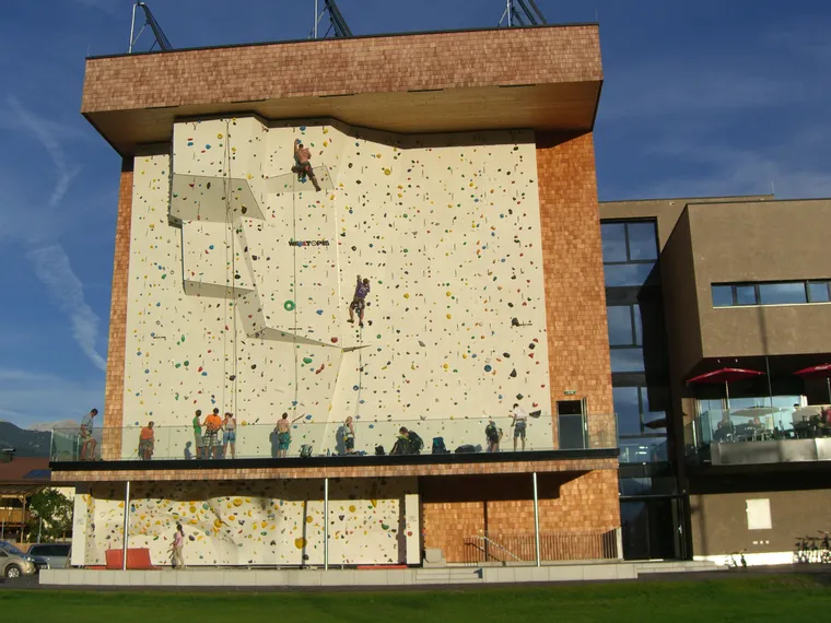 Klettermöglichkeiten an der Hauswand