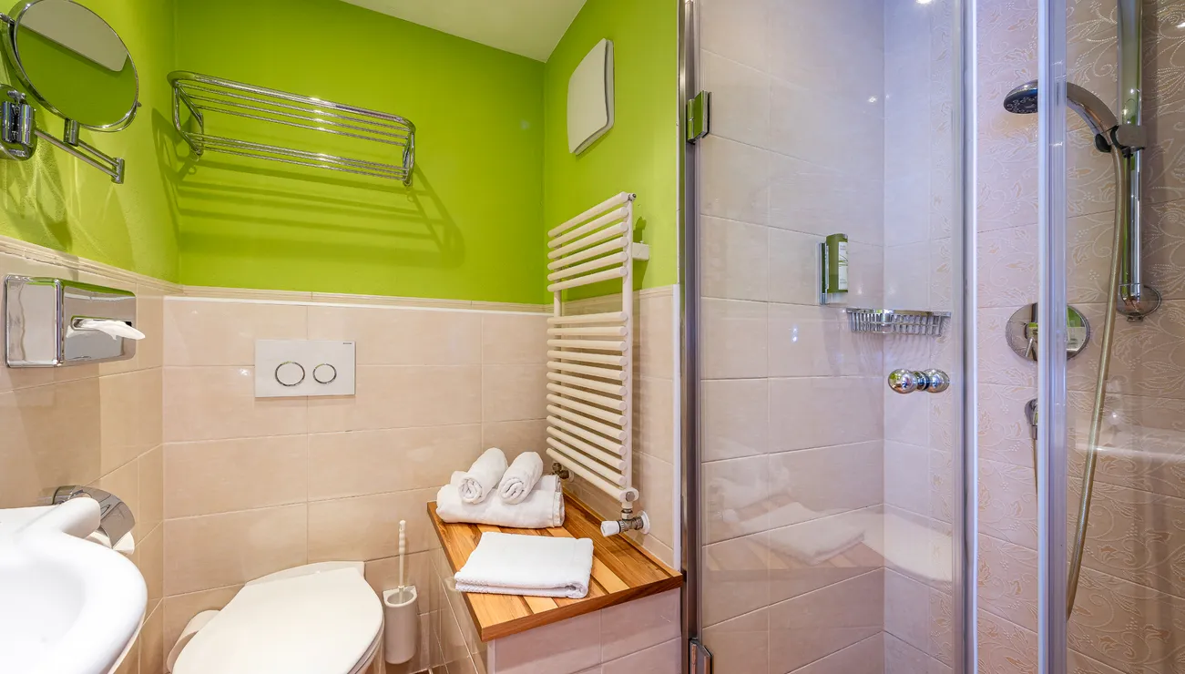 modernes Badezimmer im Hotel das Neuhaus