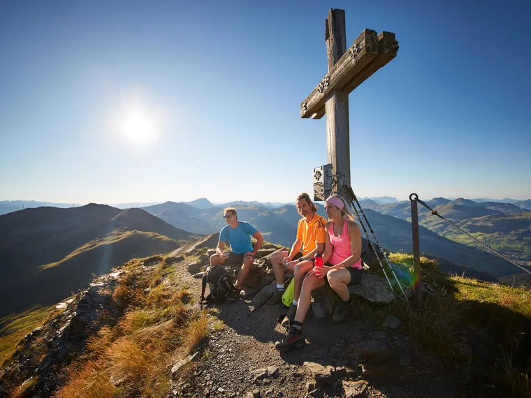 Gipfelkreuz im Herbst erklimmen 