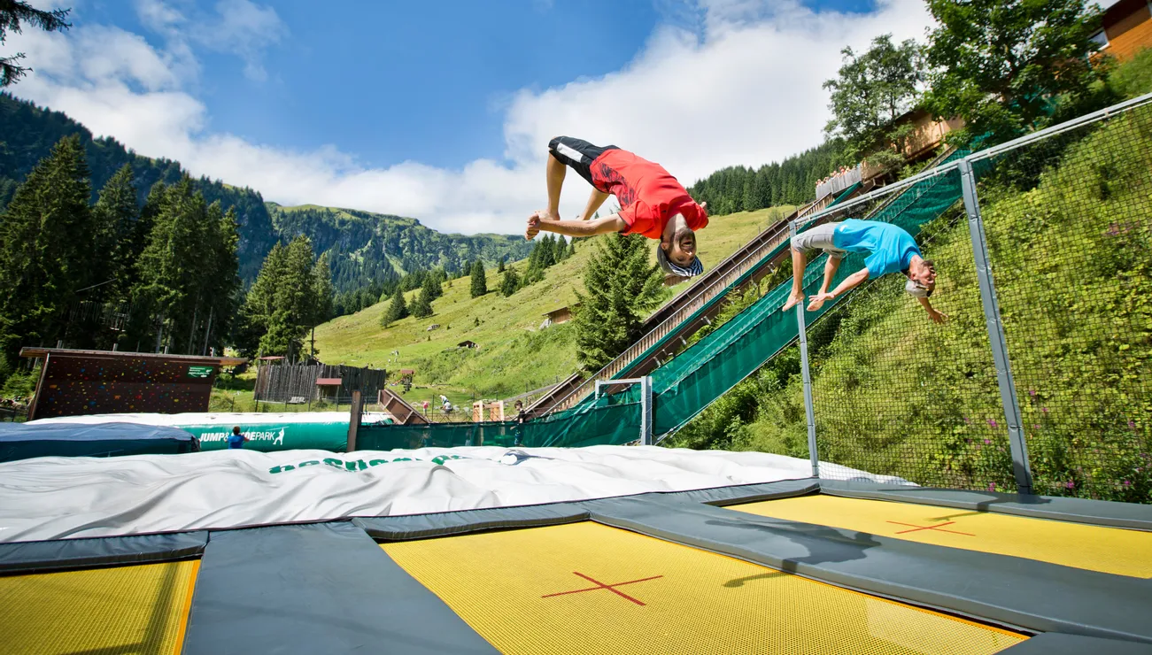 Fun im Jump und Slide Park