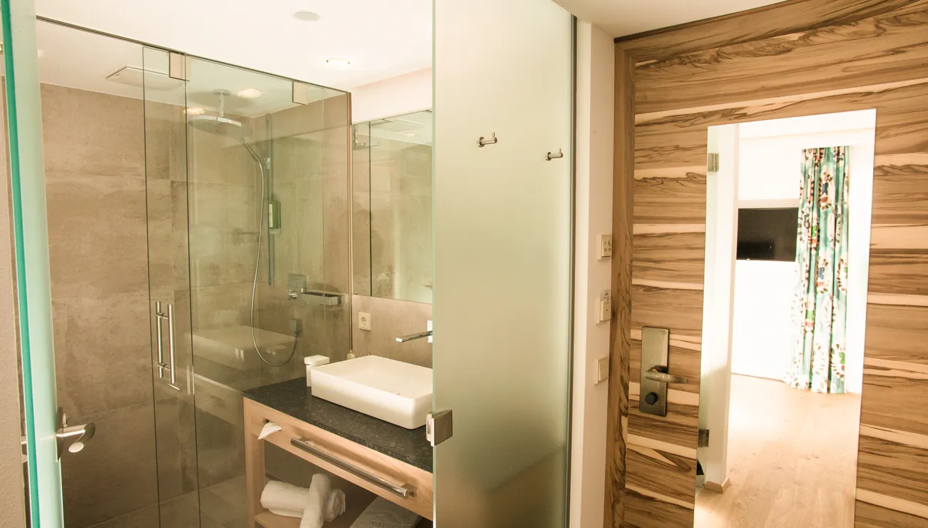 Dusche im Hotel das Neuhaus